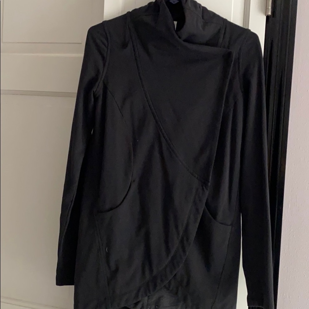 Lululemon black That’s a Wrap jacket/sweatshirt.
